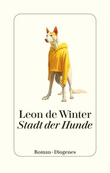 Der Hund der in einem gelben Kapuzenpulli herumläuft.