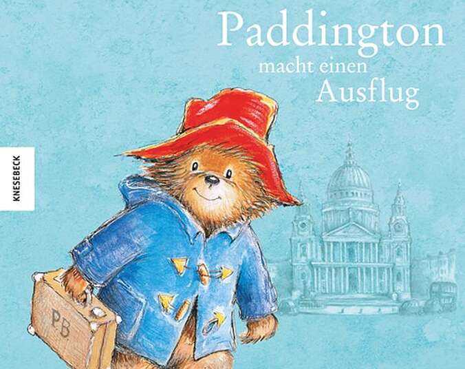 Paddington unterwegs mit einem Koffer.