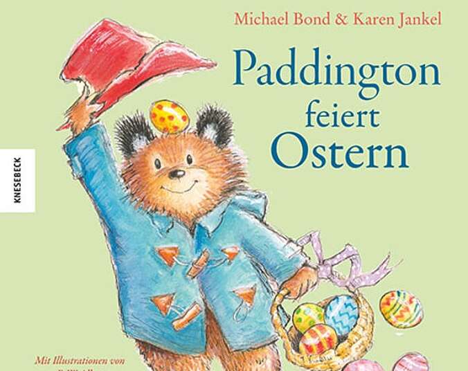 Paddington unterwegs mit einem Korb voller Ostereier.