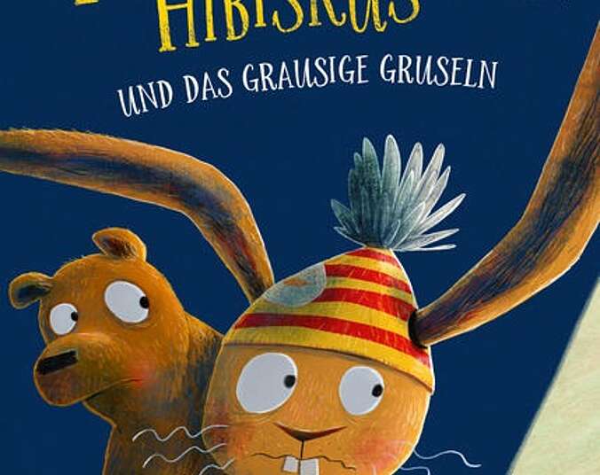 Hase Hibiskus mit einer Taschenlampe im Dunkeln.