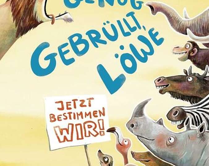 Eine Horde Tiere protestiert vor dem Löwen.