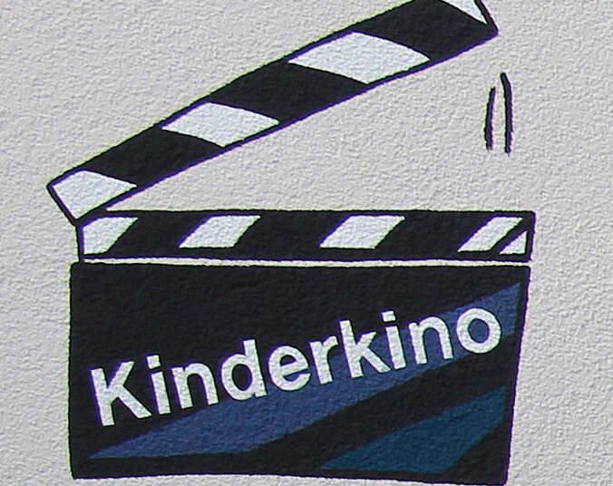 Zeichnung von Regieklappe mit Aufschrift "Kinderkino"