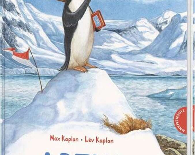 Pinguin Artur schaut sehnsüchtig einem Flugzeug hinterher.