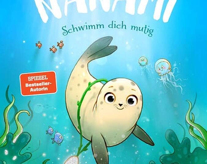 Die kleine Robbe Nanami taucht im Meer.