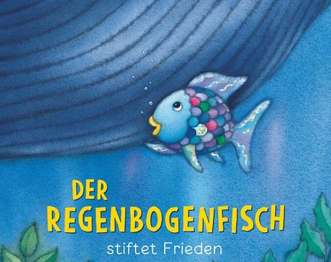 Der Regenbogenfisch unterhält sich mit einem großen blauen Wal.