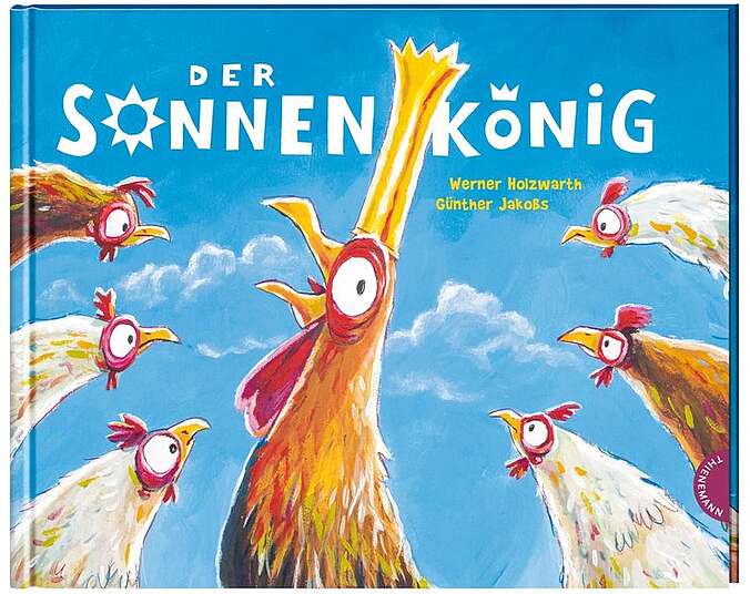 Der Hahn mit einer Krone in der Mitte stehend umgeben von den Hühnern.