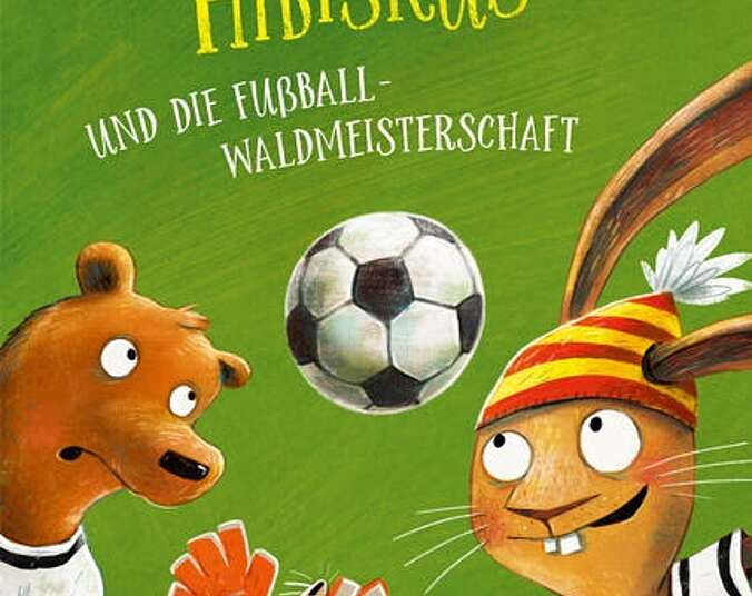 Hibiskus und seine Freunde beim Fussballspielen.