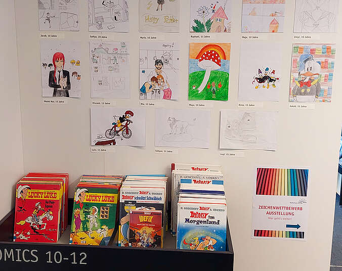 Bild der ausgestellten Zeichnungen von 2024