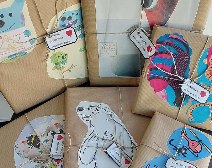 Bild der eingepackten Bilderbücher.