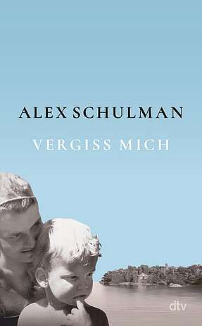 Eine Mutter und ihr Kind vor einem See.